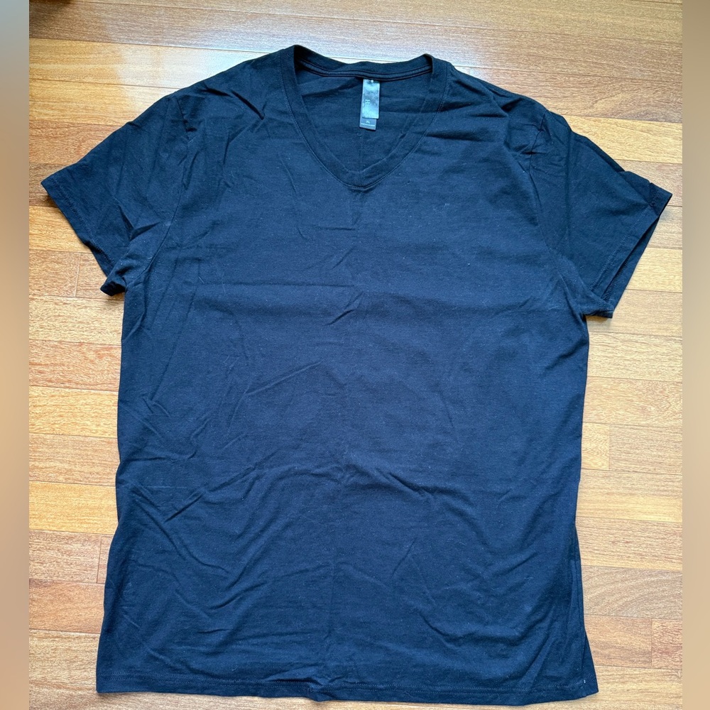 Hanes, black v neck Tshirt